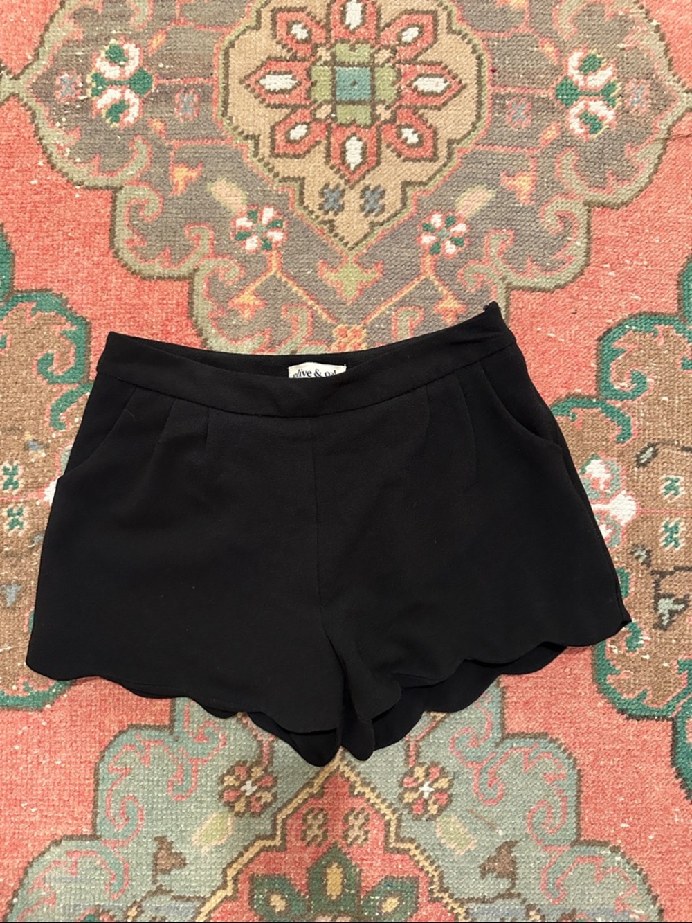 Olive & Oak Black Scallop Hem High-Waist Shorts